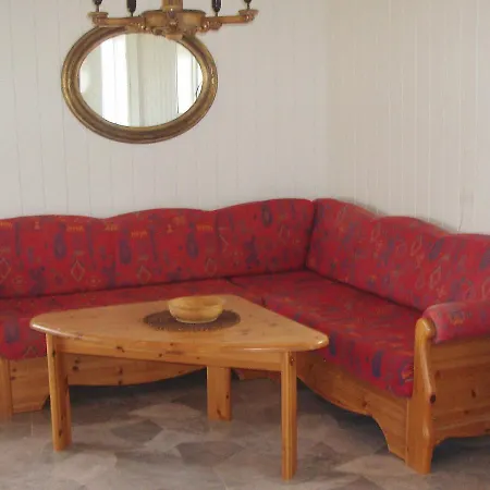Three-bedroom Holiday In Rebbenes